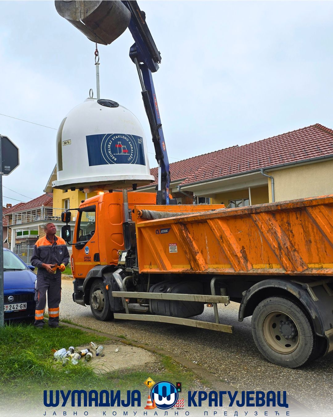 Redovno pražnjenje zvona za prikupljanje staklene ambalaže